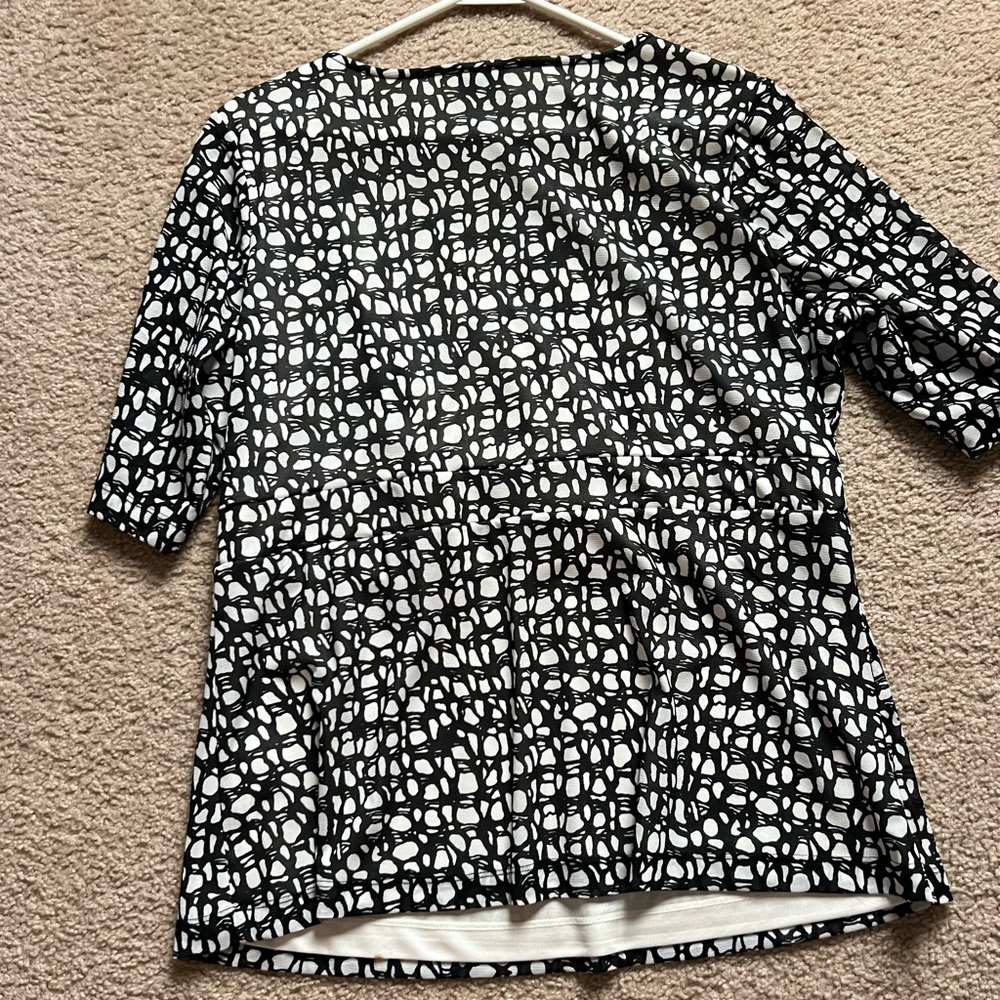 Patterned Blouse - Picture 2 of 3
